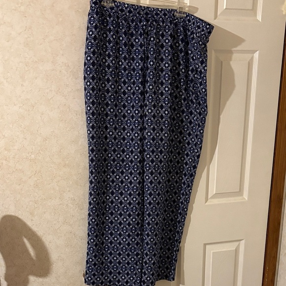 Vince Camuto Other - Vince Camuto Blue and White Patterned Pants size 2XL NWT and has pockets!
